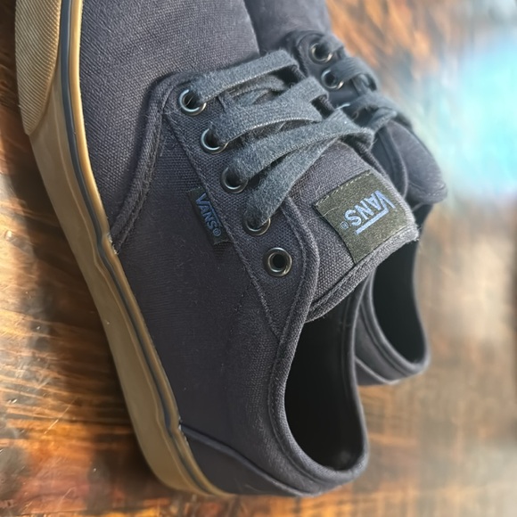 Vans Atwood, Navy and Gum, Size 8.5 - Picture 3 of 7